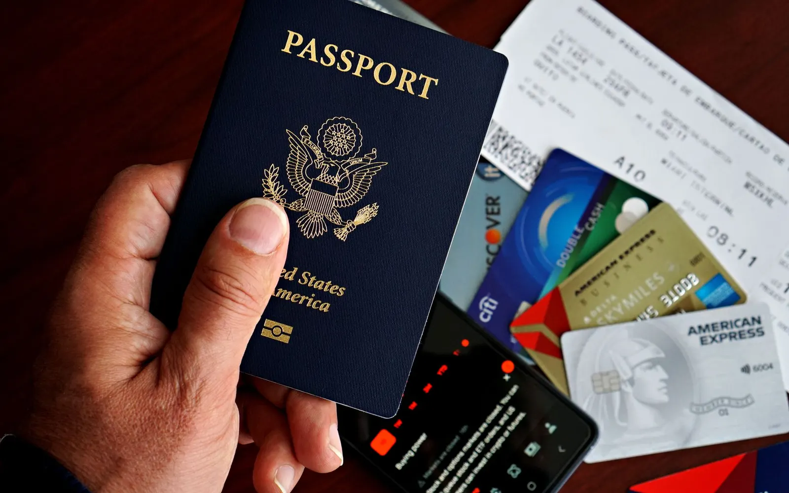 Passeport américain et drapeau des États-Unis